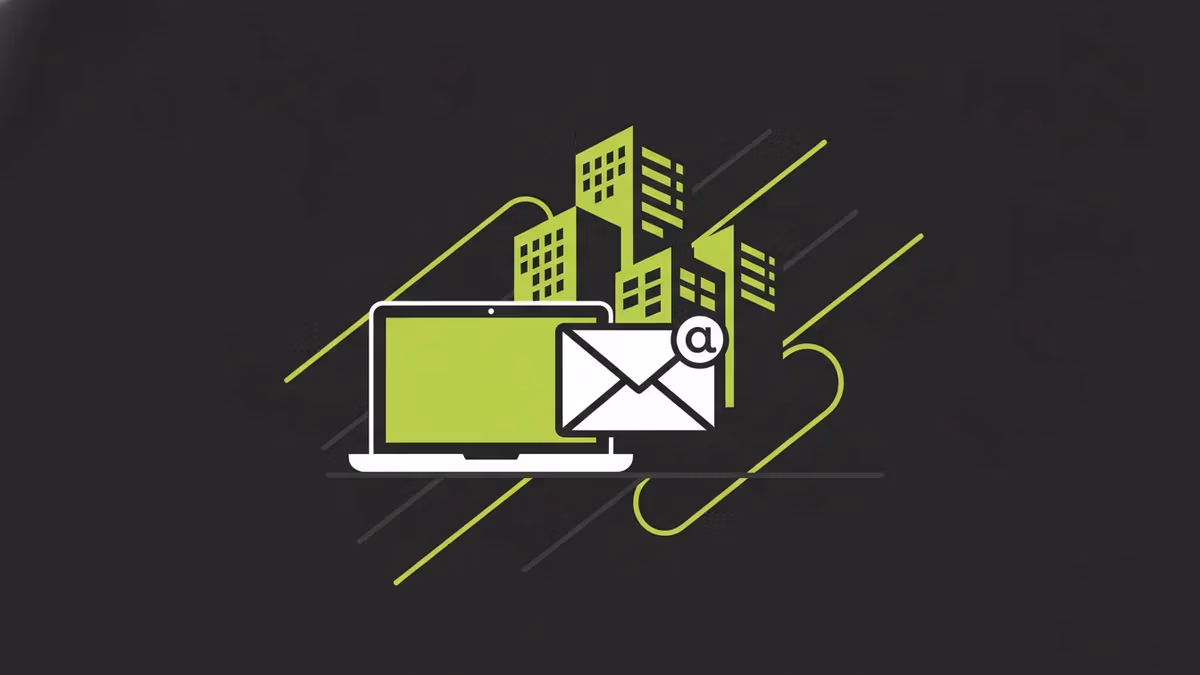 Team bespricht E-Mail Marketing Mittelstand Strategien im modernen Büro